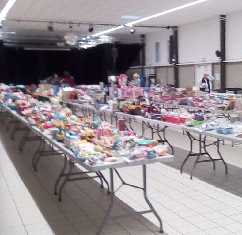 Bourse aux jouets - matériel de puériculture - tenue de ski