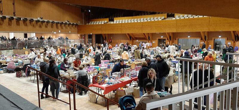 Bourse aux jouets, cd, dvd et déco