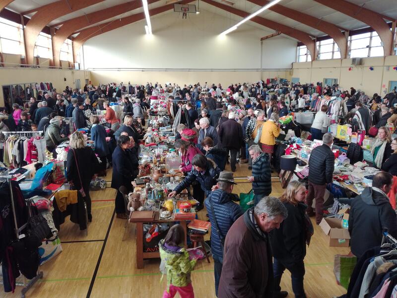 Vide grenier du tennis club st pierre/port brillet