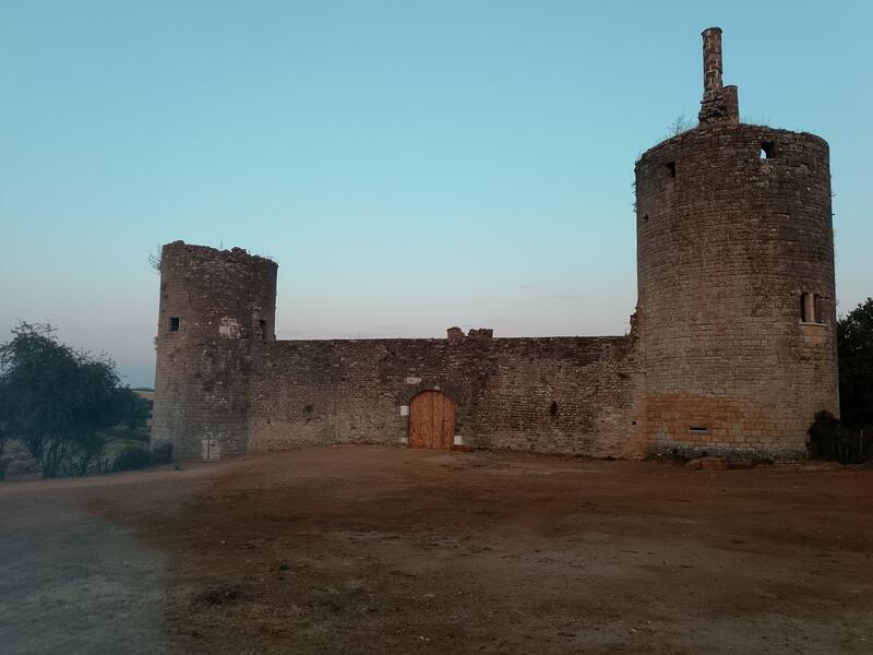 Les brocantes du château fort de communes