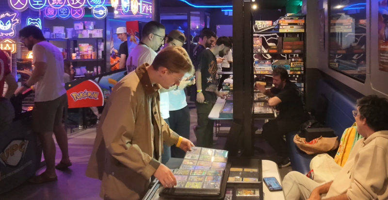 Atmos card show