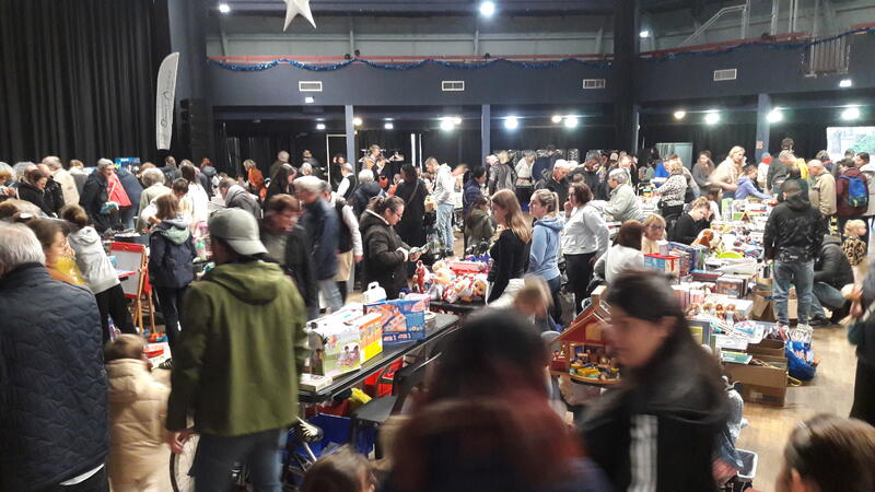 Braderie jeux - jouets - livres