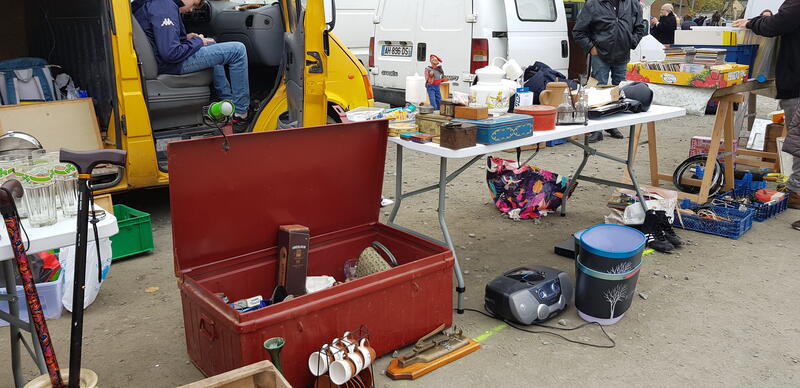 Brocante - bric à brac - artisanat