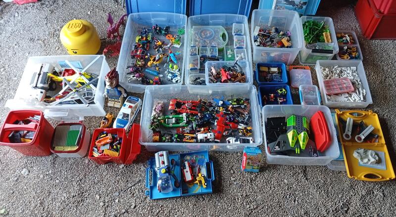Lot playmobil et lego chez moi !